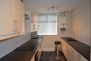 6 bed flat, North Terrace, Denton, Newcastle, NE24AD - Image 1